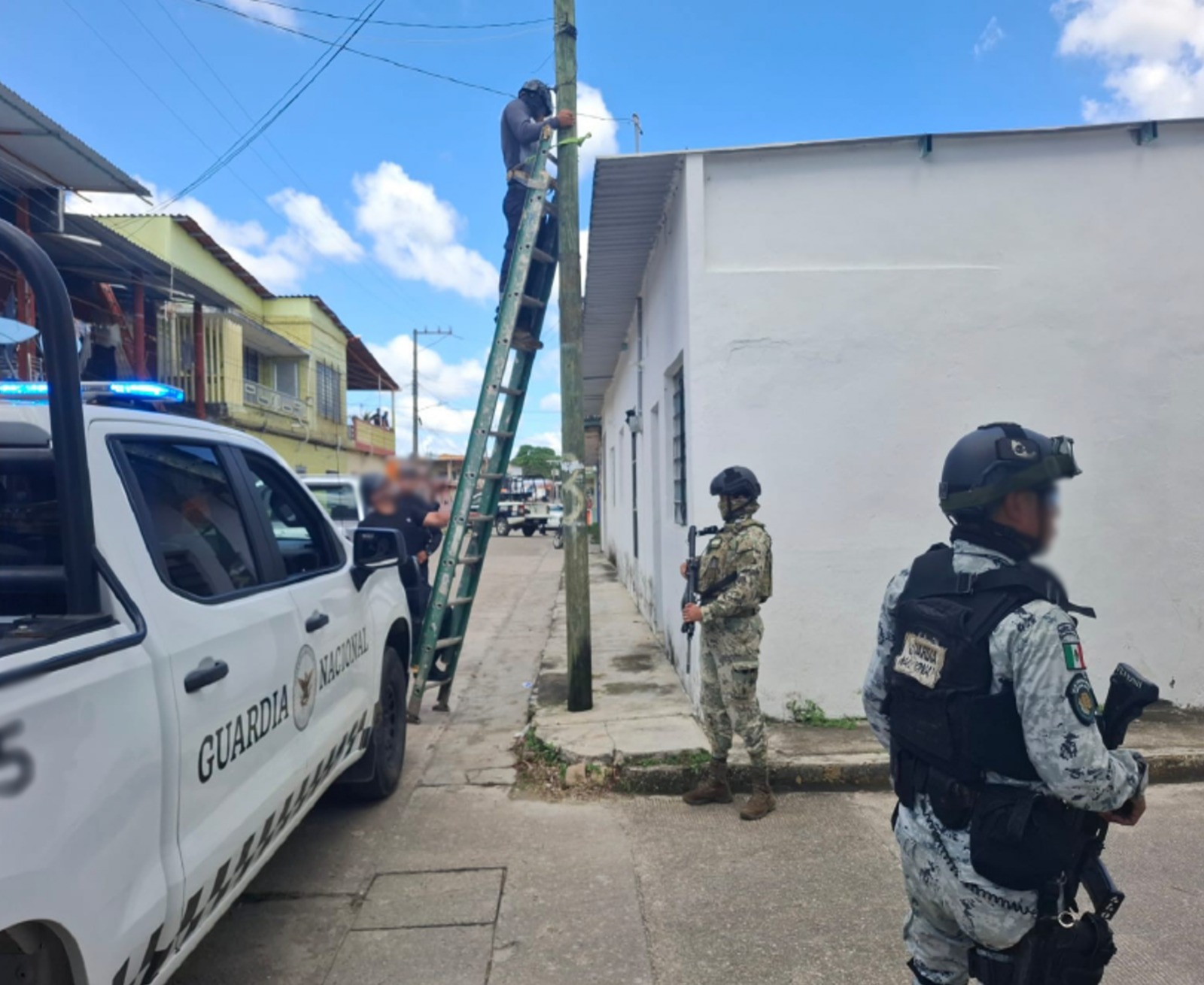 Desinstalan 29 cámaras de seguridad no autorizadas en Las Choapas