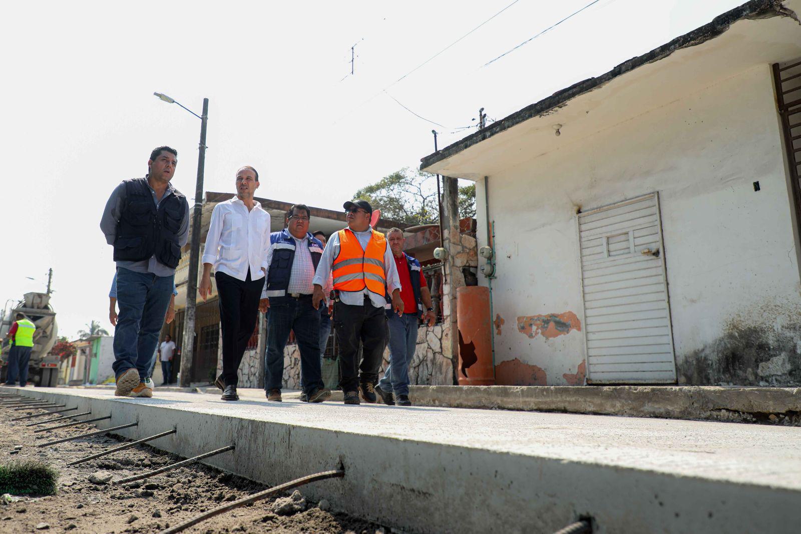 Supervisa Alcalde JM Unánue obra de pavimentación en la colonia Primero de Mayo Sur