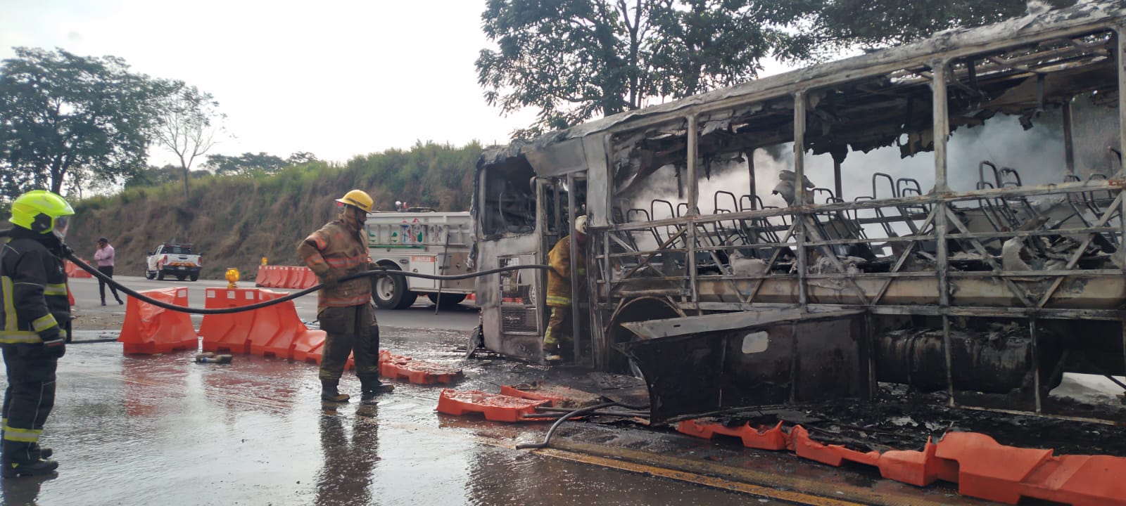 Se incendia autobús en la autopista Córdoba-Veracruz