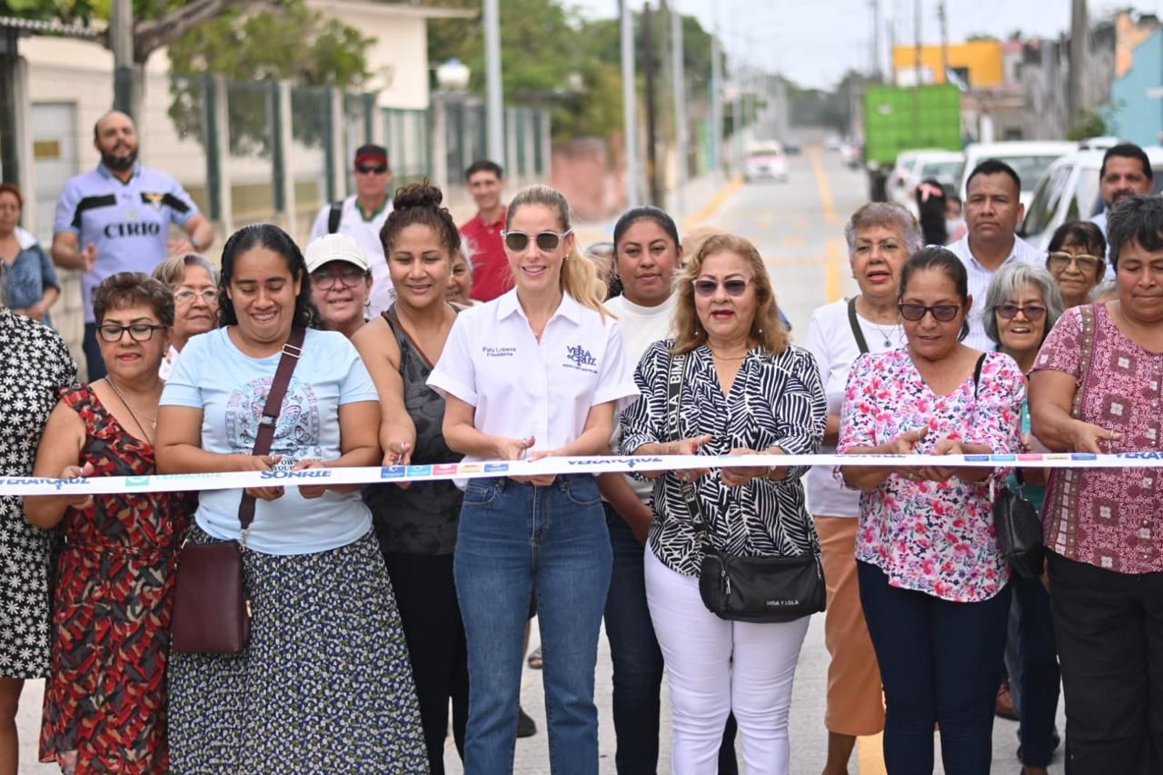 Inaugura Paty Lobeira obra de pavimentación en la colonia Los Ríos