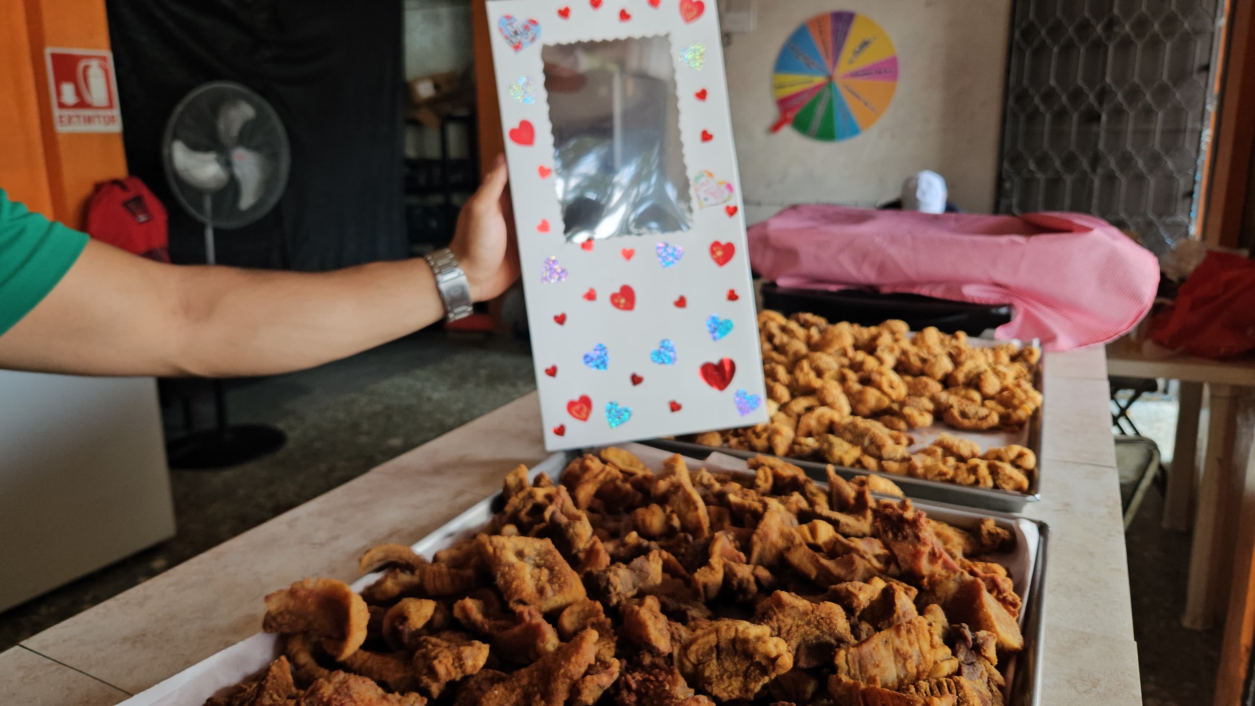¿Regalar chicharrón de puerco el 14 de febrero? Esta tendencia sorprende en Poza Rica