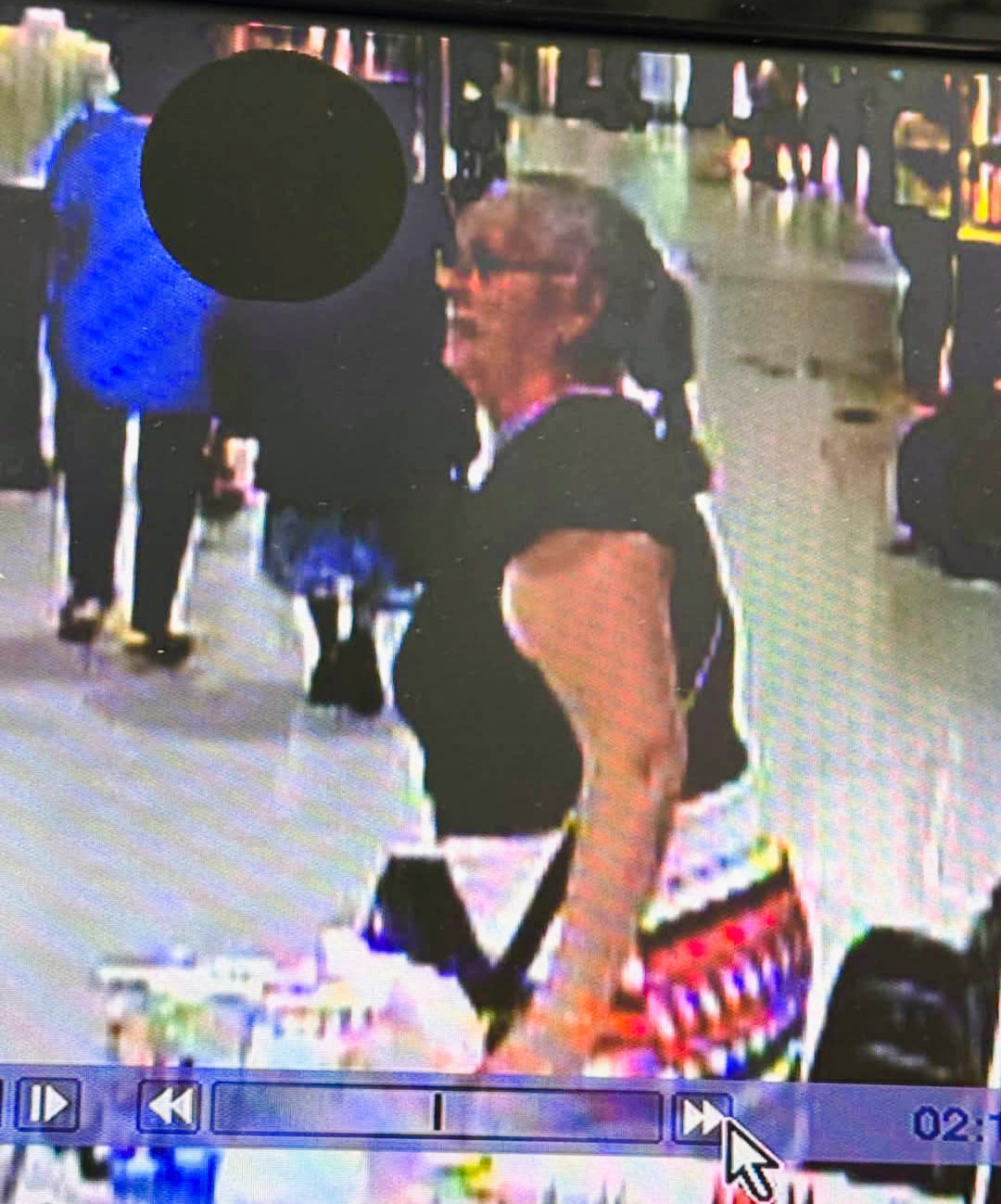 Cachan a abuela robando una bolsa con productos en Plaza Mocambo de Boca del Río