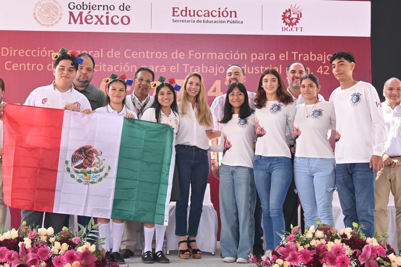 Reconoce alcaldesa Paty Lobeira a jóvenes veracruzanos destacados en la ciencia