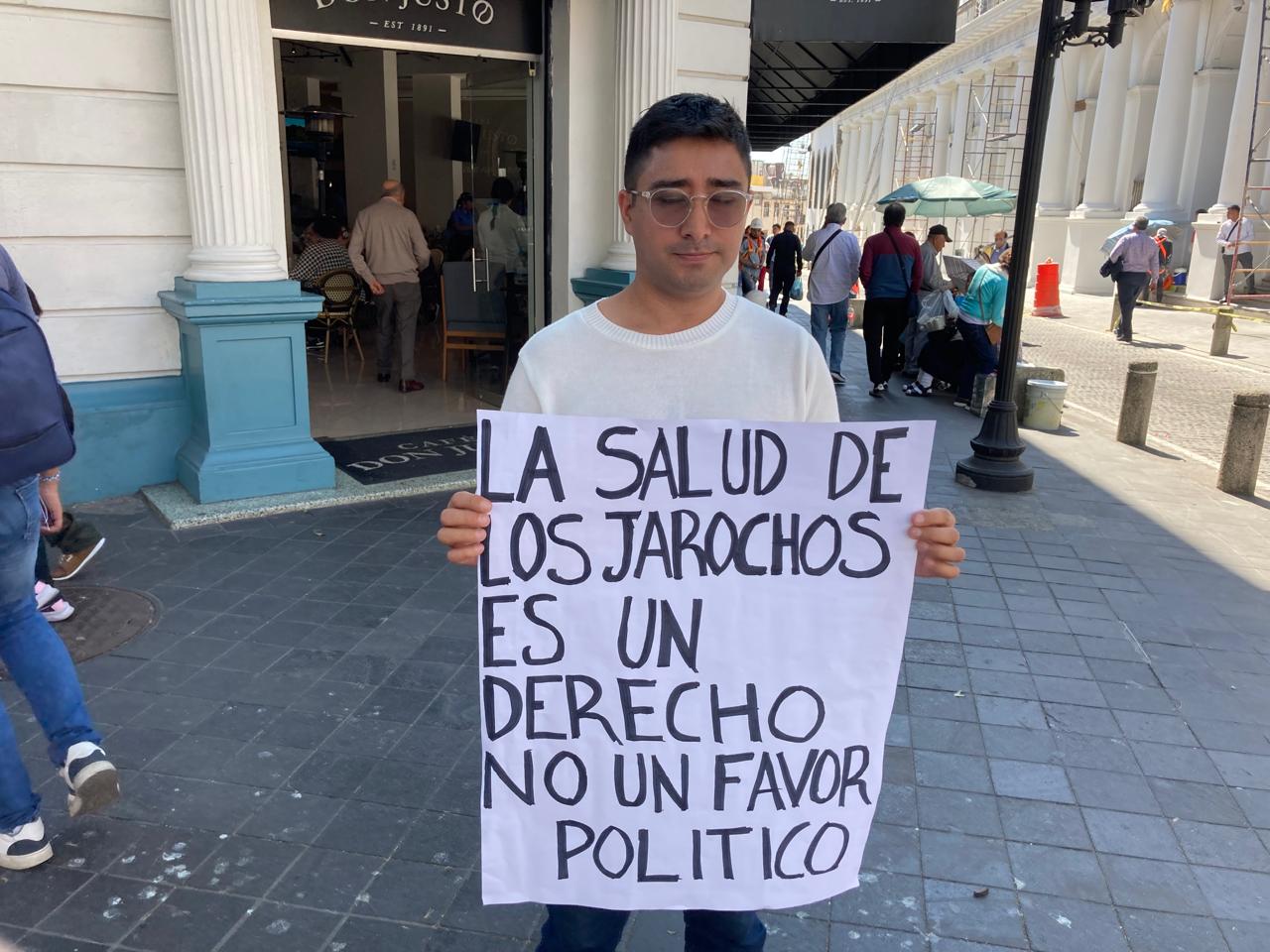 Joven exige al gobierno de Veracruz garantizar el derecho a la salud