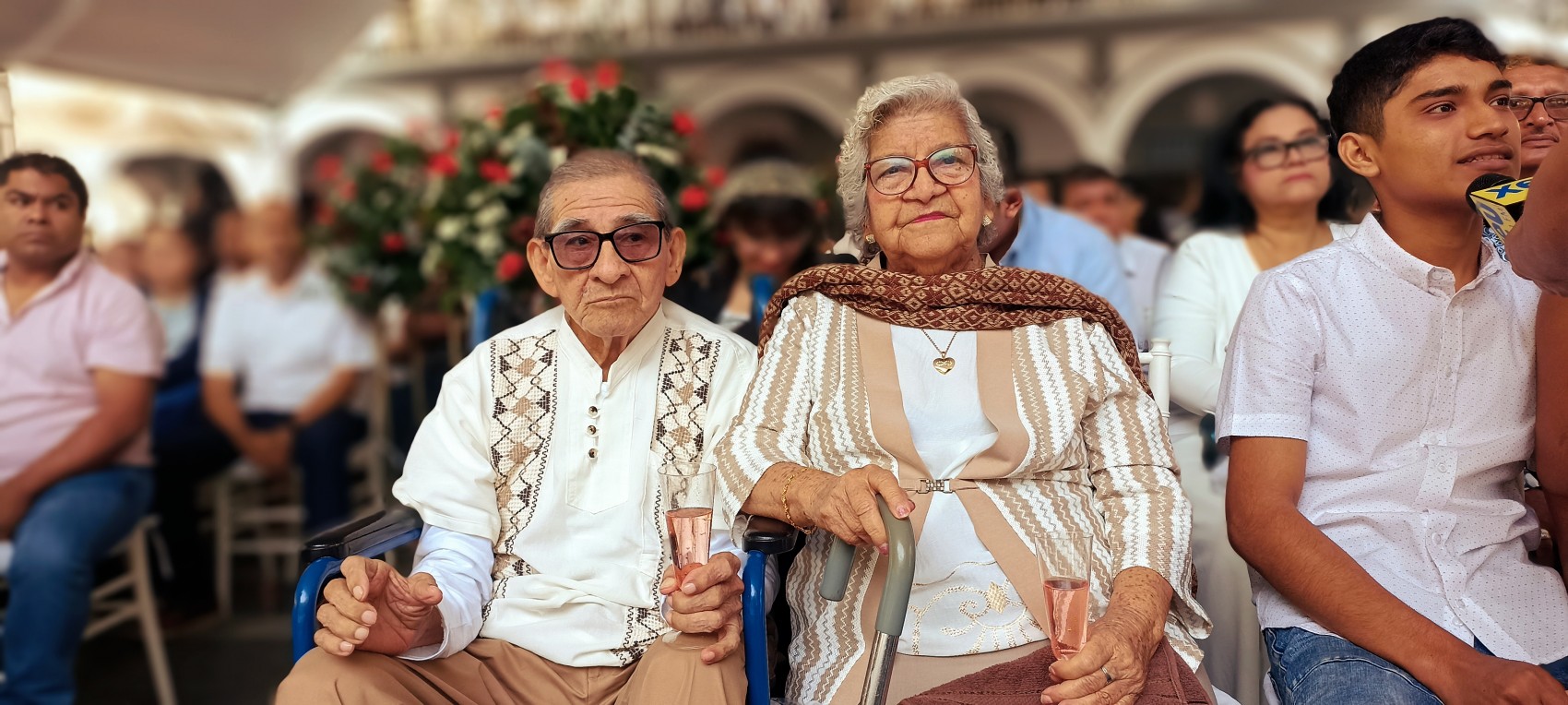 Viviana y Francisco se casan en las Bodas Colectivas Veracruz 2025 tras 75 años de unión