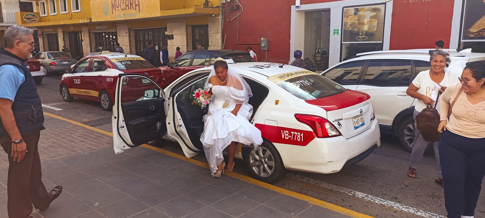 Se casan un mil 070 parejas en la ciudad Veracruz en el 40 aniversario de las Bodas Colectivas