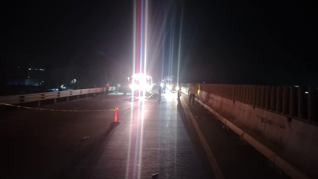 Tráiler atropella y mata a motociclista sobre la autopista Veracruz-Córdoba