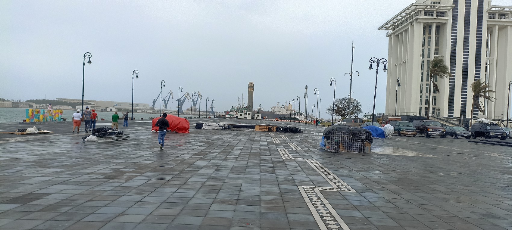 Clima retrasa el inicio de la feria Nacional Indígena en la Macroplaza de Veracruz