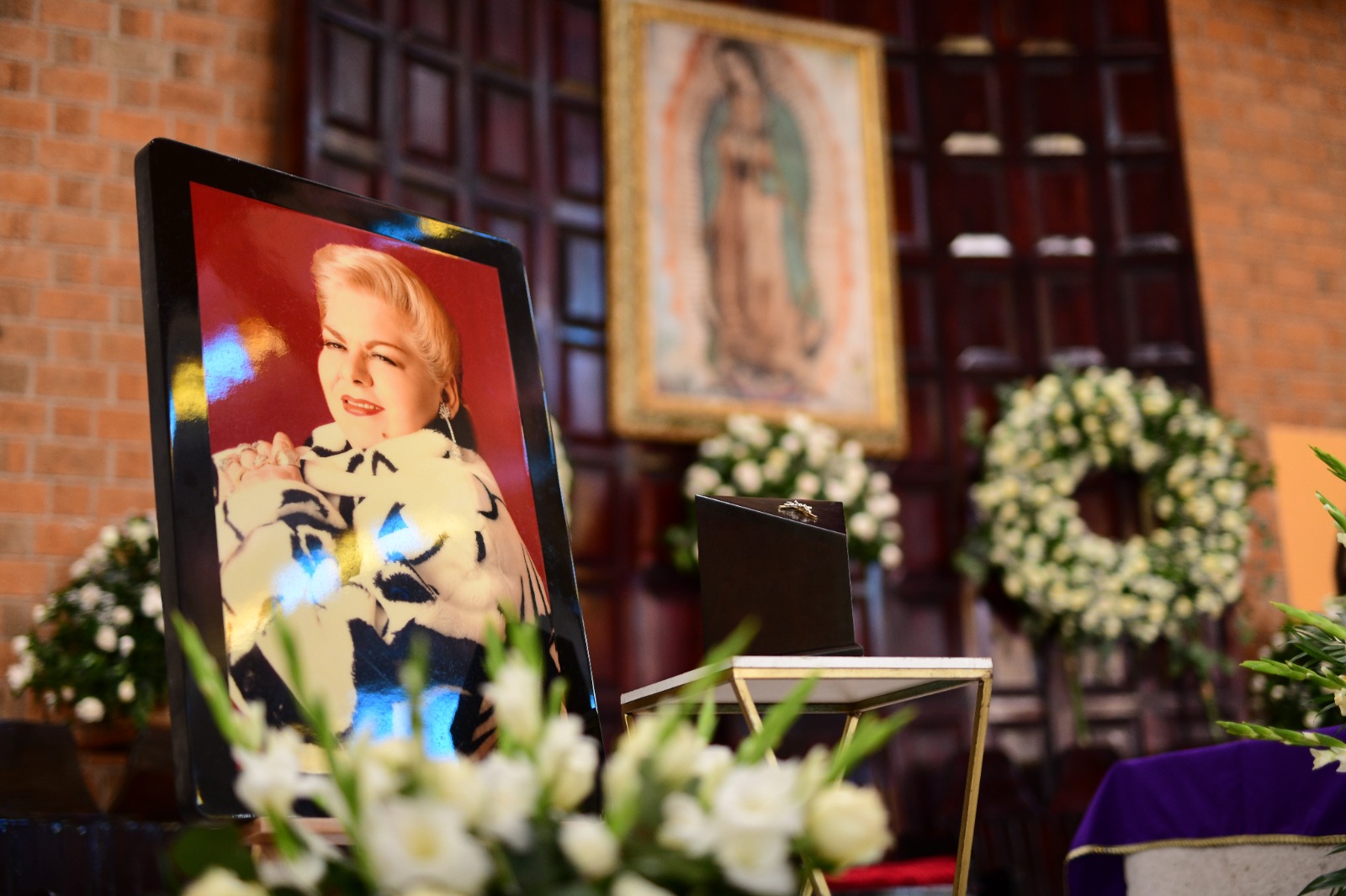 Paquita la del Barrio: Alto Lucero la despide, mientras su familia decide el destino de sus cenizas