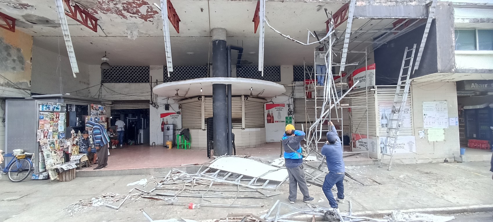 Cae parte de la estructura de la fachada del mercado Zaragoza de Veracruz