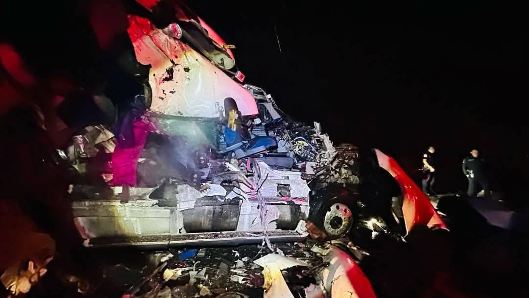 Choque en carretera Las Matas: tráiler impacta autobús ADO