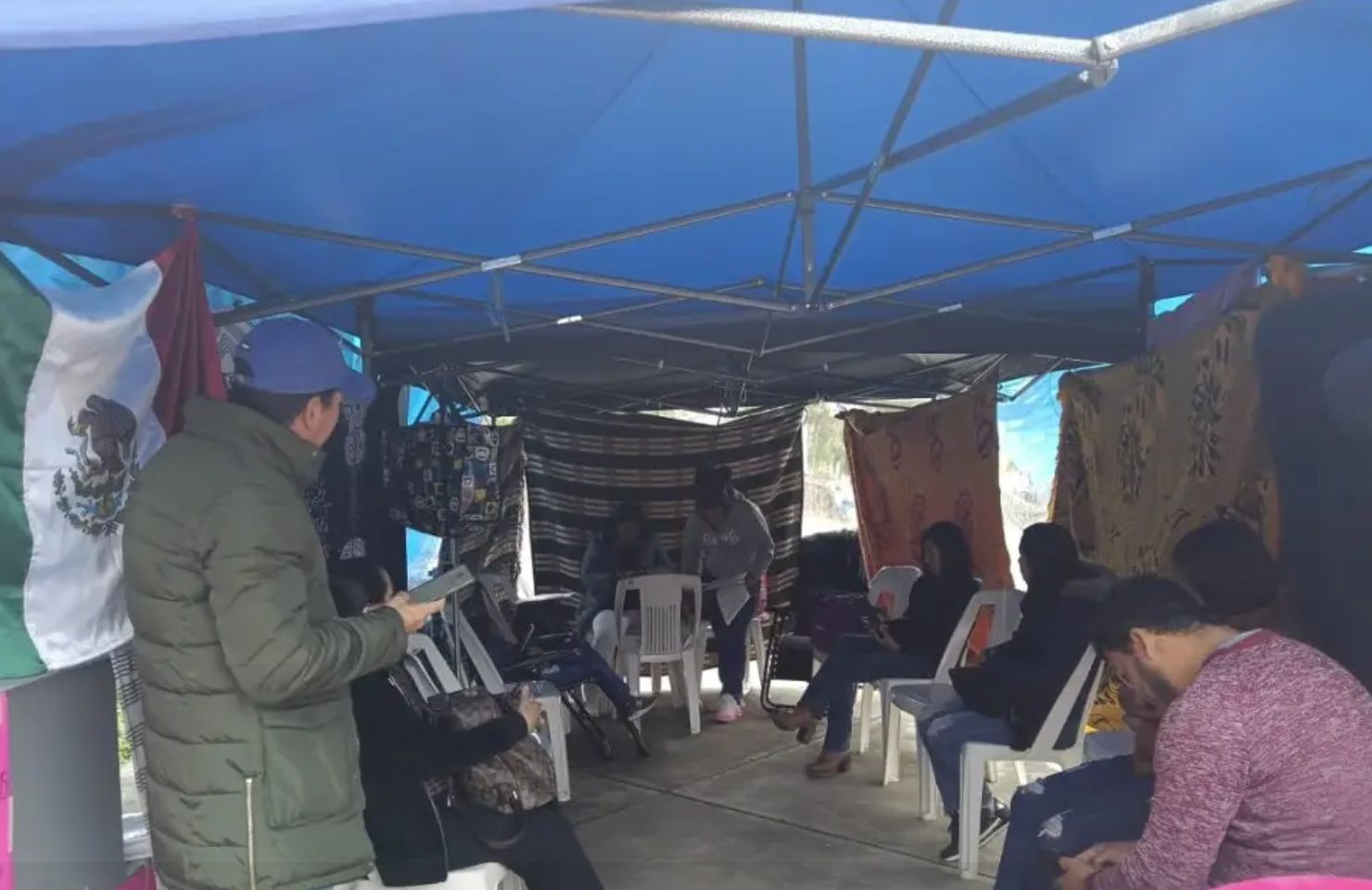 Enfermeras en huelga de hambre en Veracruz sufren grave deterioro de salud; autoridades siguen sin responder