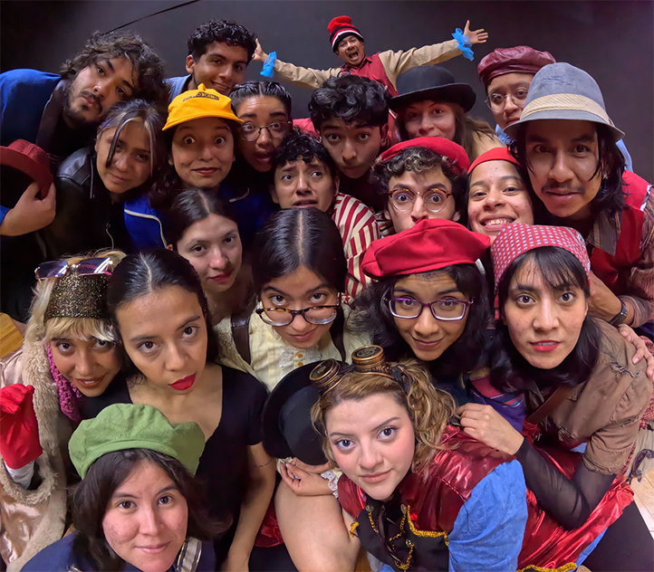 Alumnos de Teatro trabajaron método clown en periodo intersemestral