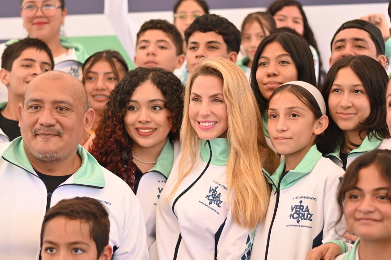 Abandera la alcaldesa Paty Lobeira a la delegación veracruzana rumbo a los Juegos CONADE 2025