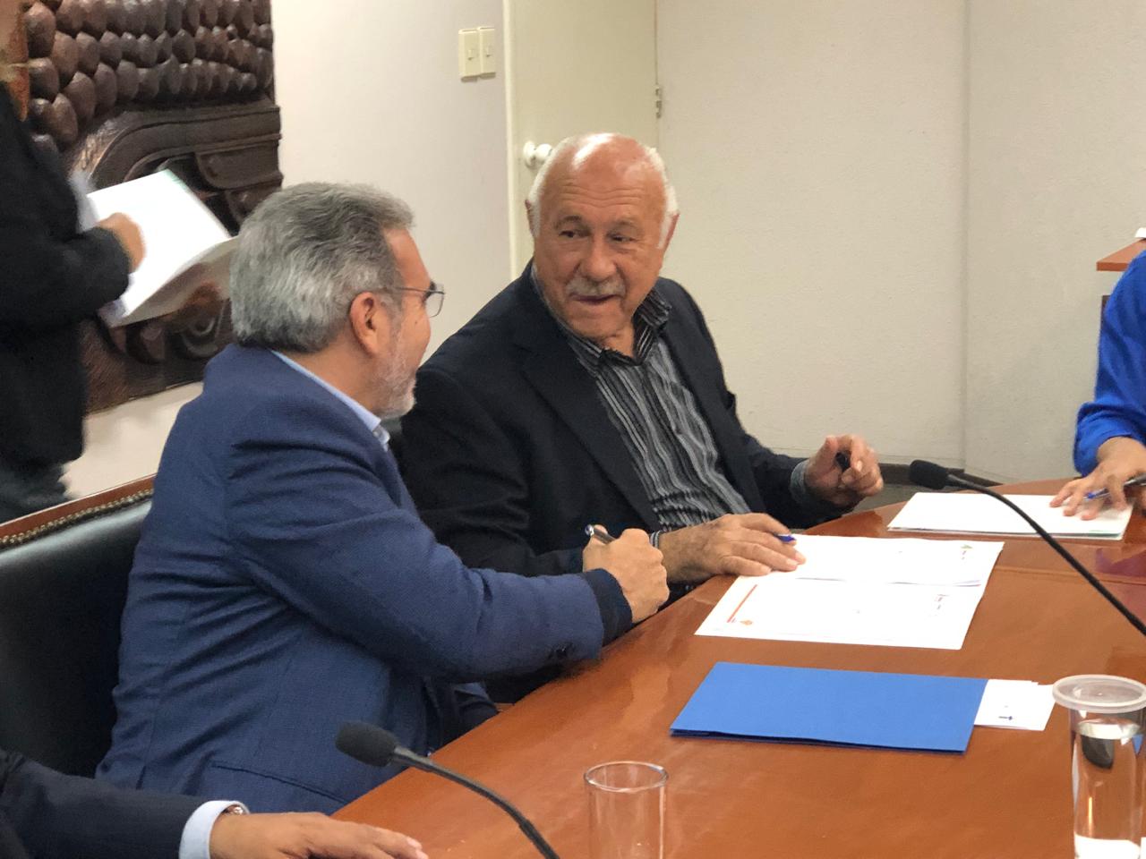 Con incremento salarial de 4 % a la Fesapauv se conjura huelga en UV