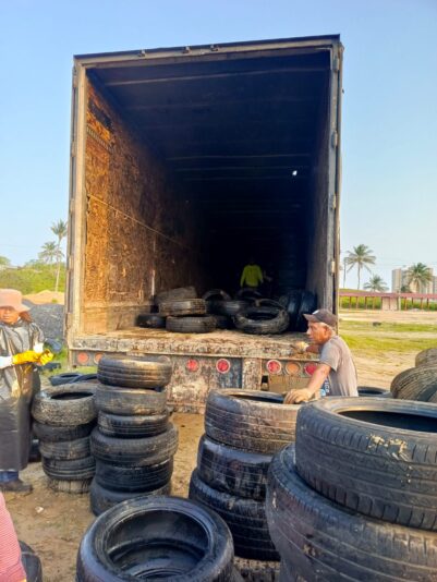 Entrega Coatzacoalcos más de 5 mil llantas a la cementera Cruz Azul