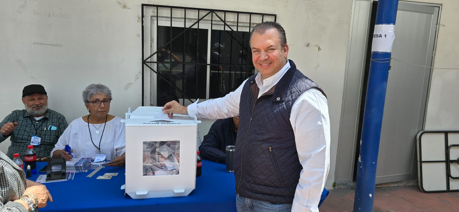 Morelli acude a la votación interna del PAN