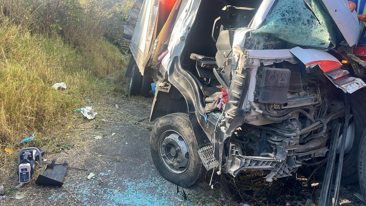 Chofer de camión muere al chocar por alcance contra tráiler en la autopista 150D Puebla-Orizaba
