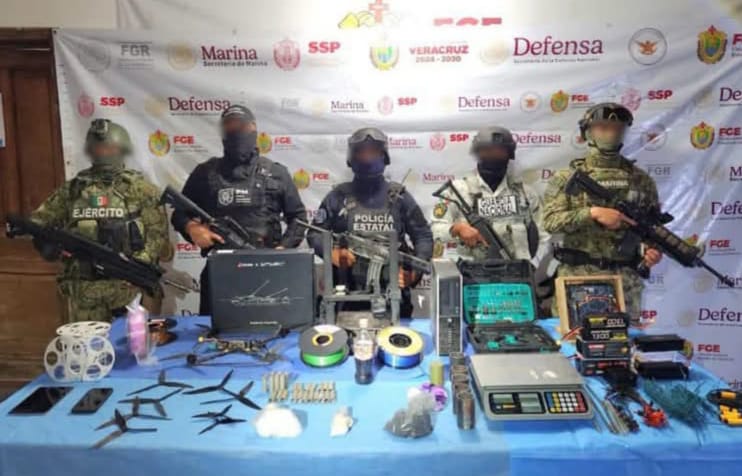 Aseguran material explosivo en cateo en Papantla