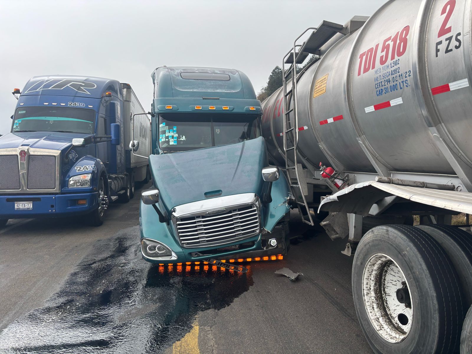 Se accidentan tres unidades de carga pesada en la autopista Orizaba-Puebla