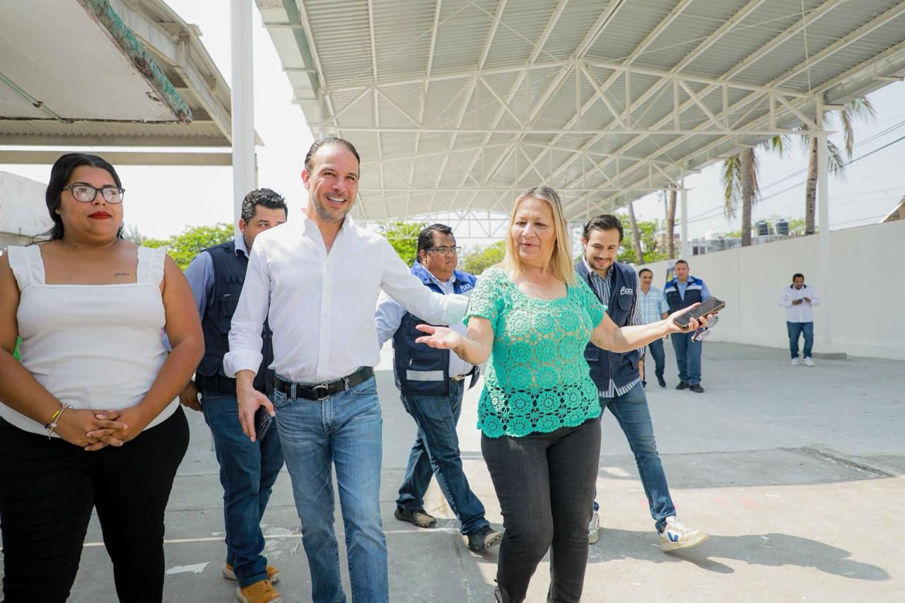 Alcalde JM Unánue entrega domo y barda a jardín de niños de la colonia Carranza