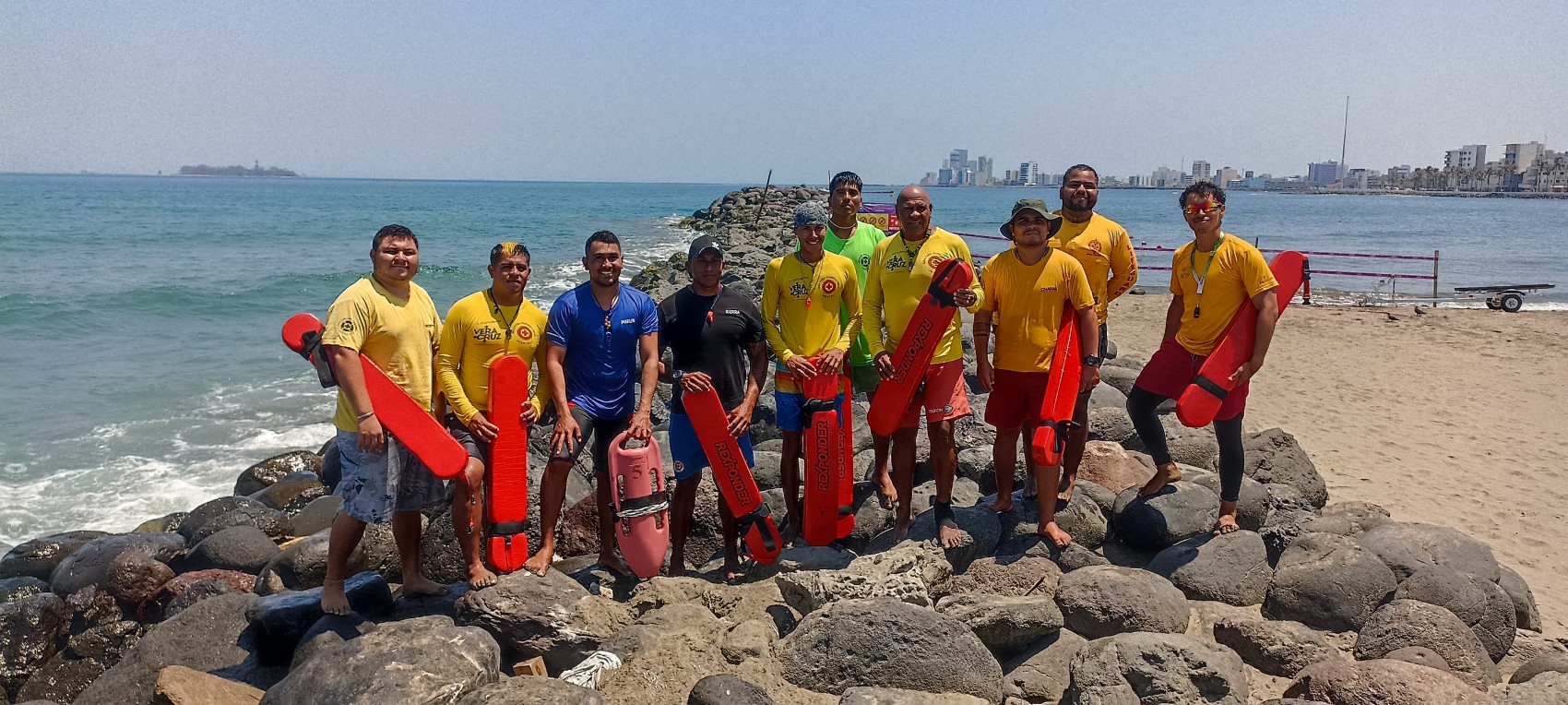 Guardavidas realizan simulacro de rescate en playas de la ciudad de Veracruz