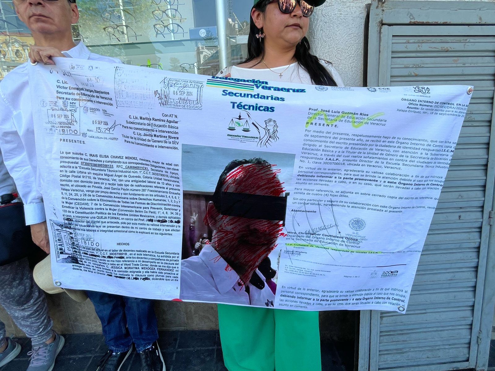 Profesoras denuncian acoso laboral y sexual en escuelas; Sindicato  protesta con bloqueo en Xalapa