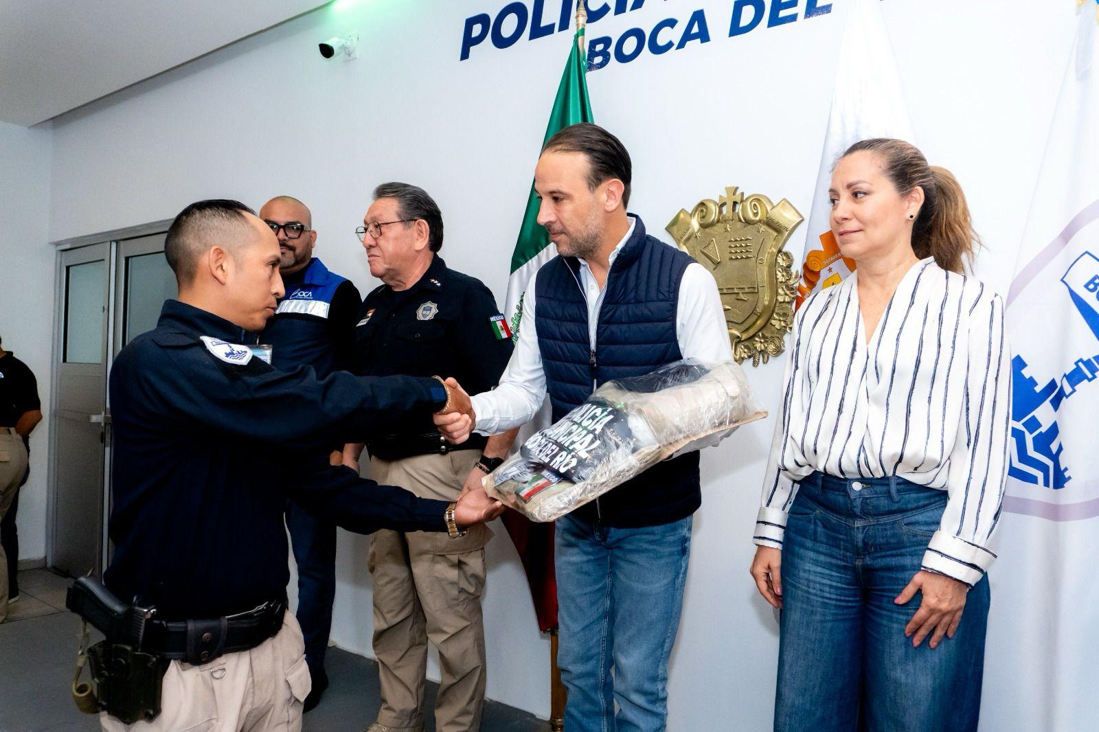 Reconoce Alcalde JM Unánue labor de la Policía Municipal de Boca del Río con entrega de equipamiento