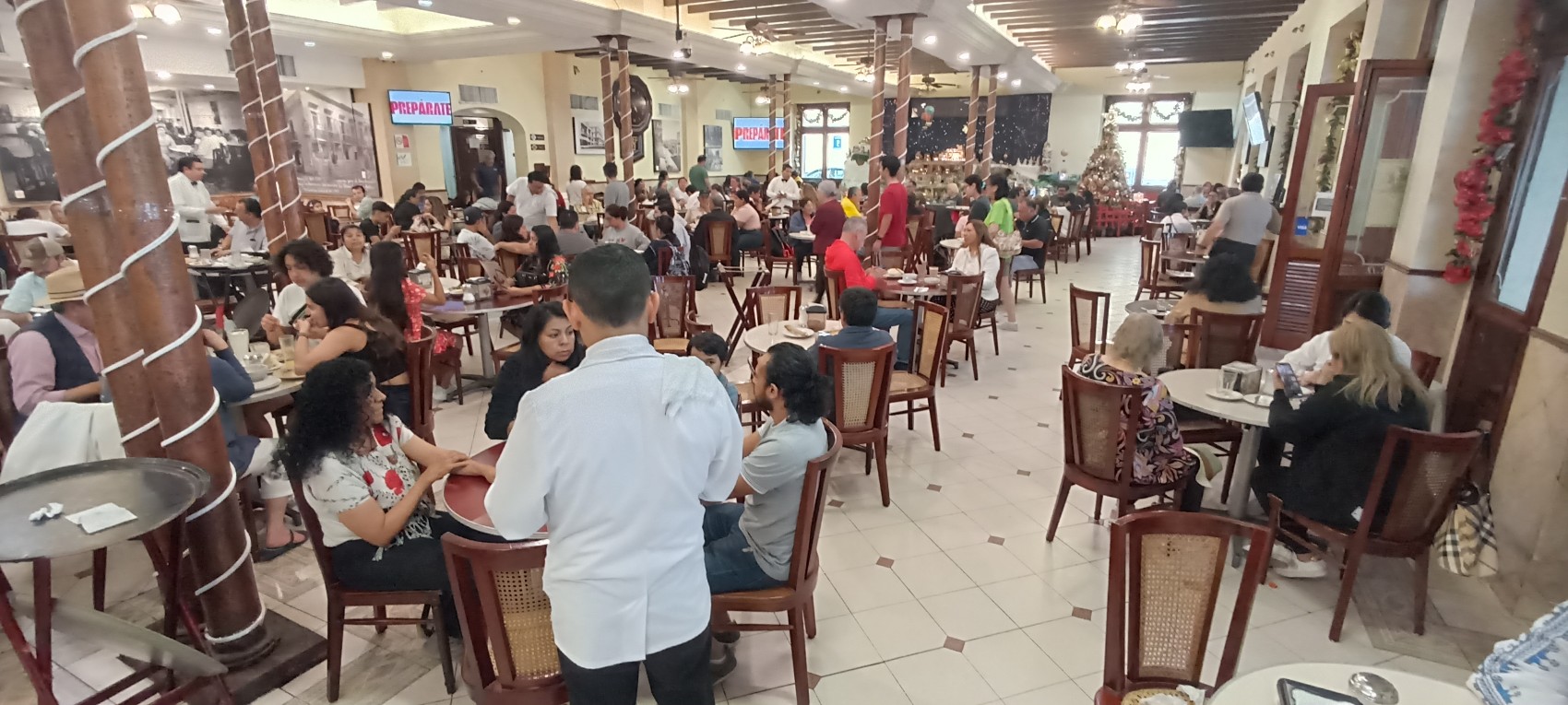 Canirac Veracruz respalda iniciativa del salario base para empleados de restaurantes y bares