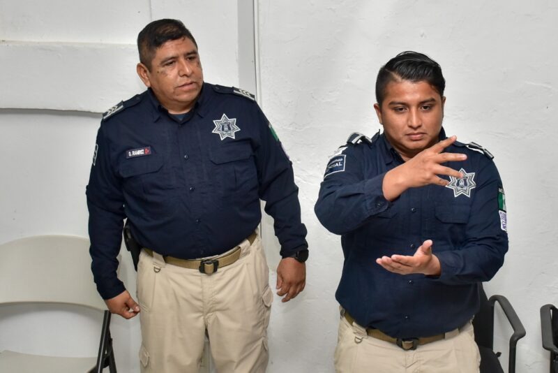 Policía Municipal de Coatzacoalcos presenta nueva línea de emergencia para la comunidad sorda