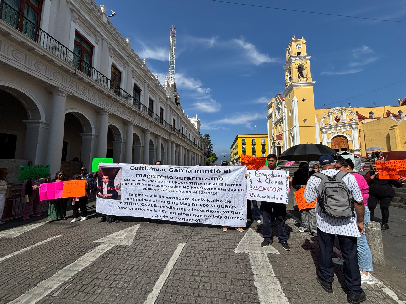 Promesa de pago de seguros institucionales fue falsa, acusan familias de trabajadores