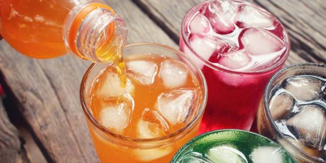 Mexicanos consumen 166 litros de refrescos y bebidas azucaradas al año: Sector salud