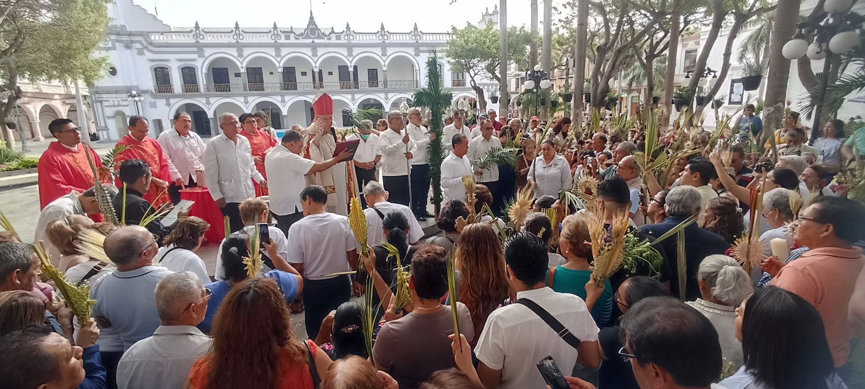 Con la bendición de palmas inician las celebraciones de la Semana Santa en la diócesis de Veracruz