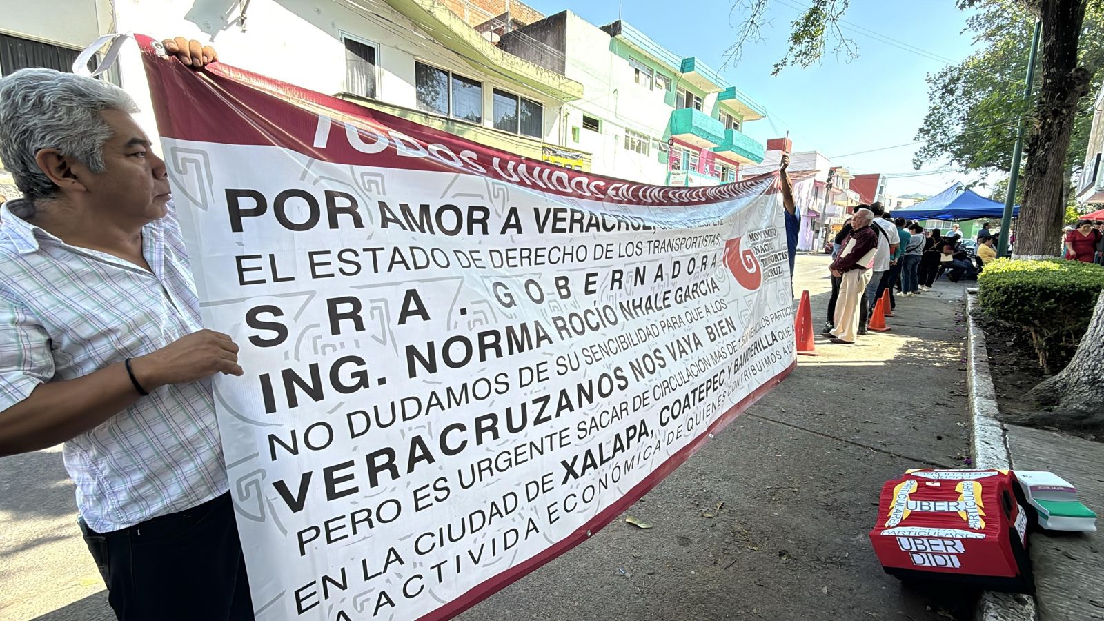 Taxistas denuncian más de 6 mil vehículos particulares operando como transporte público en Xalapa y Veracruz