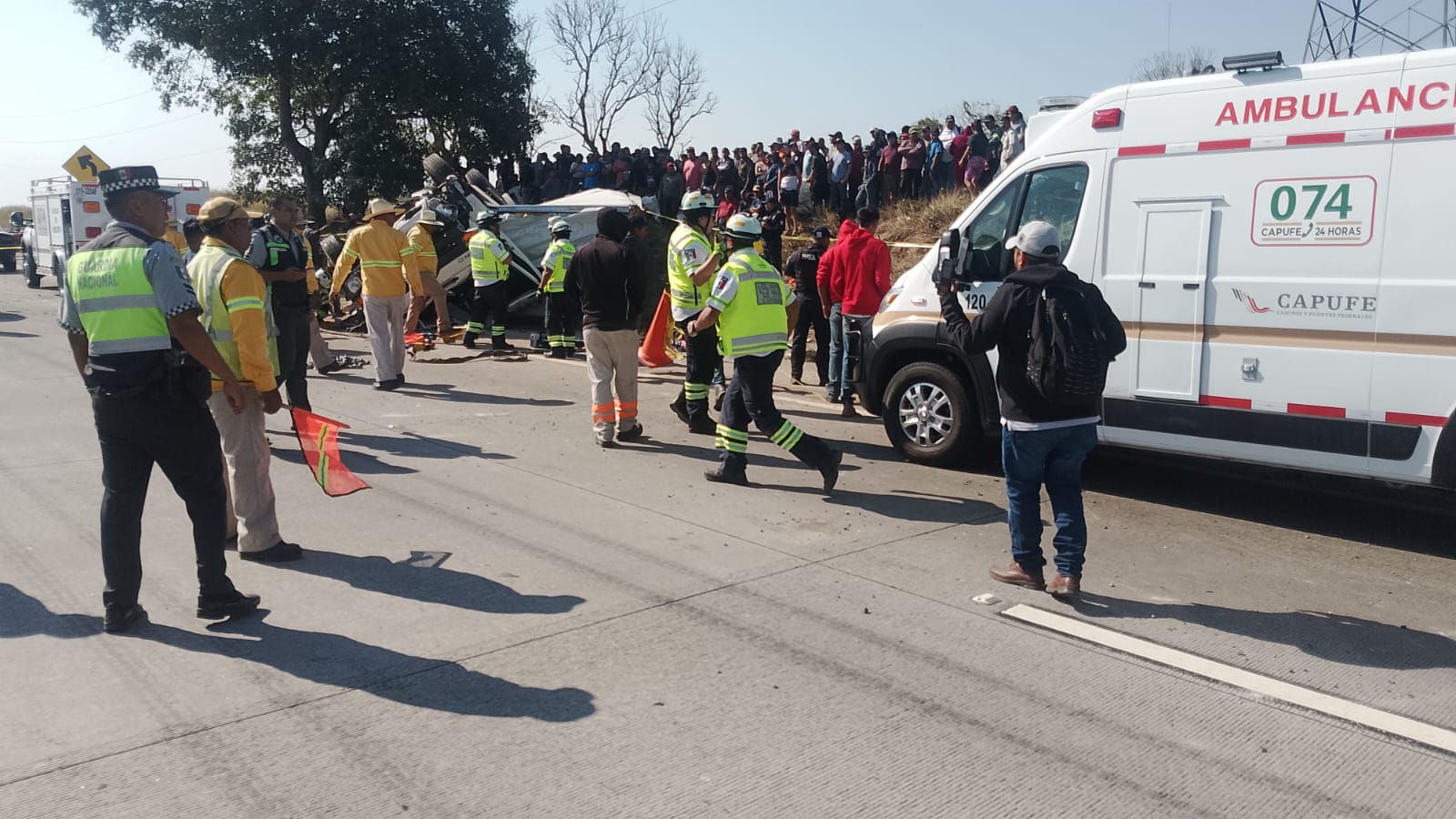Dos lesionados en volcadura de dos unidades de carga pesada en la autopista Córdoba-Veracruz