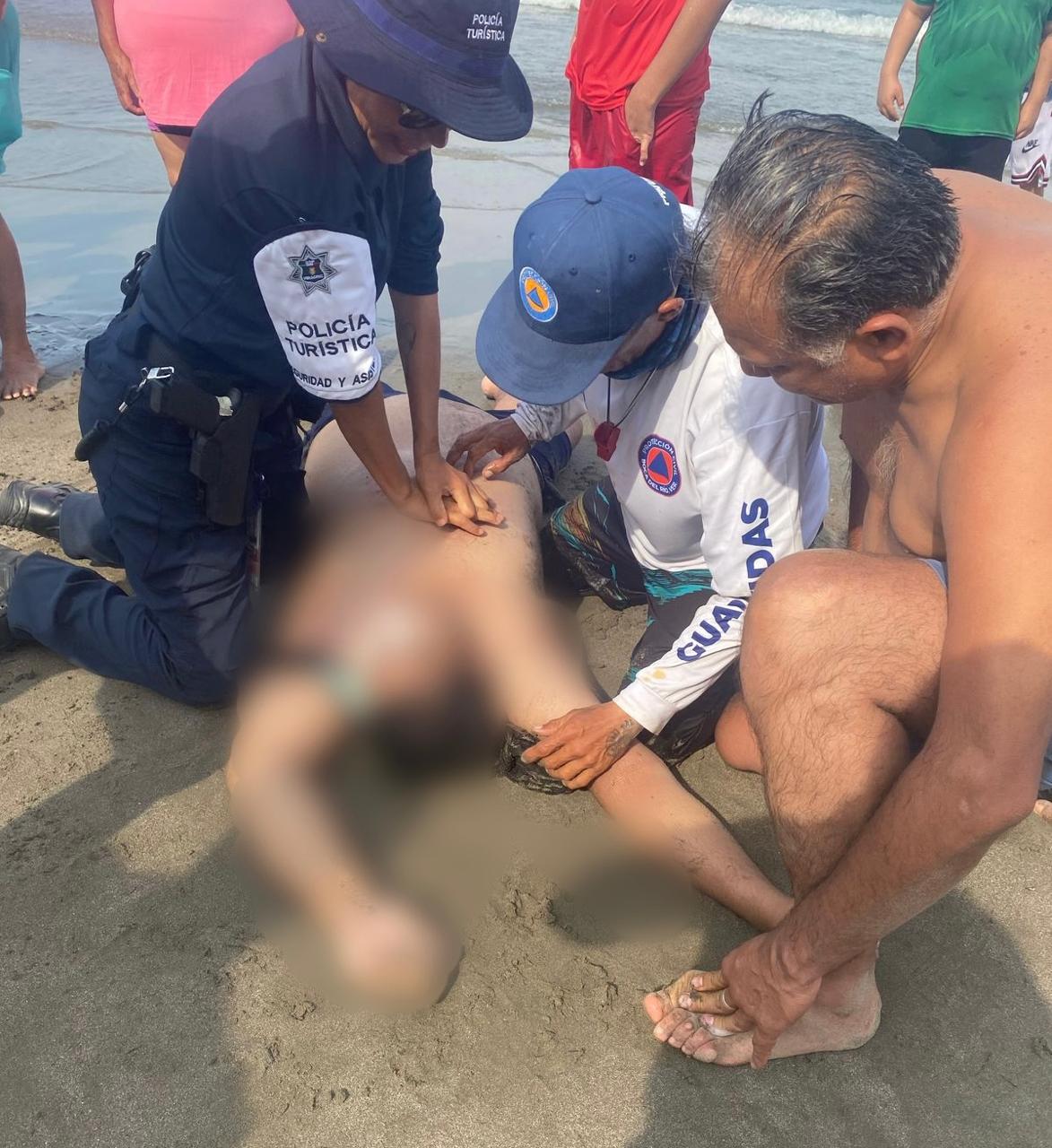 Rescatan a menor de edad tras sufrir ataque epiléptico en playas de Boca del Río