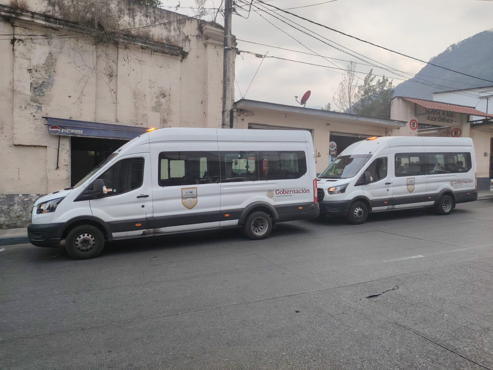 Aseguran a 12 migrantes en autobús foráneo en Orizaba; siete son menores