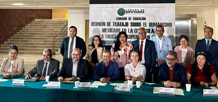 UV, comprometida con el derecho humano a la salud: Rector