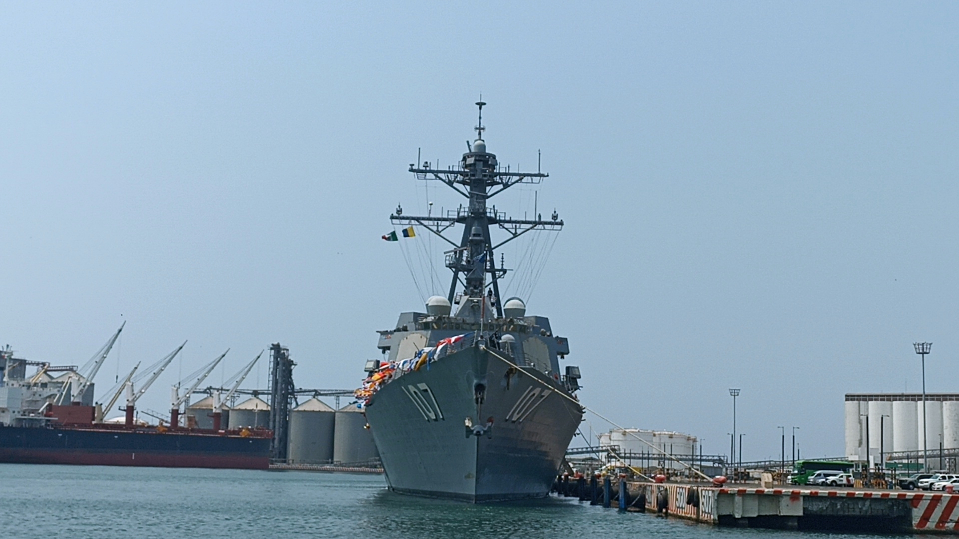 Destructor USS Gravely de la Armada de EUA atraca en el puerto de Veracruz