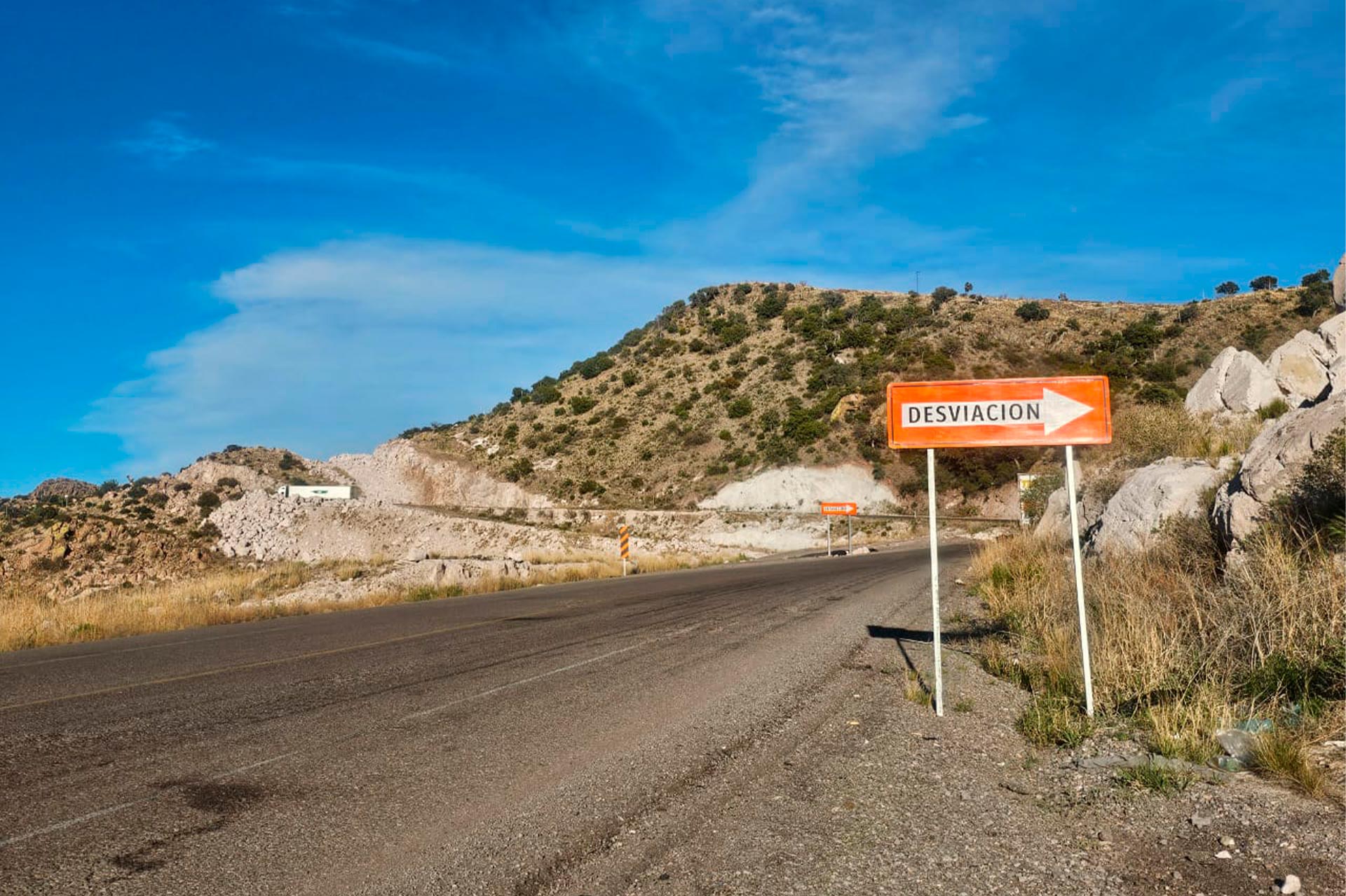 La carretera en Sonora que una facturera dejó sin reparar