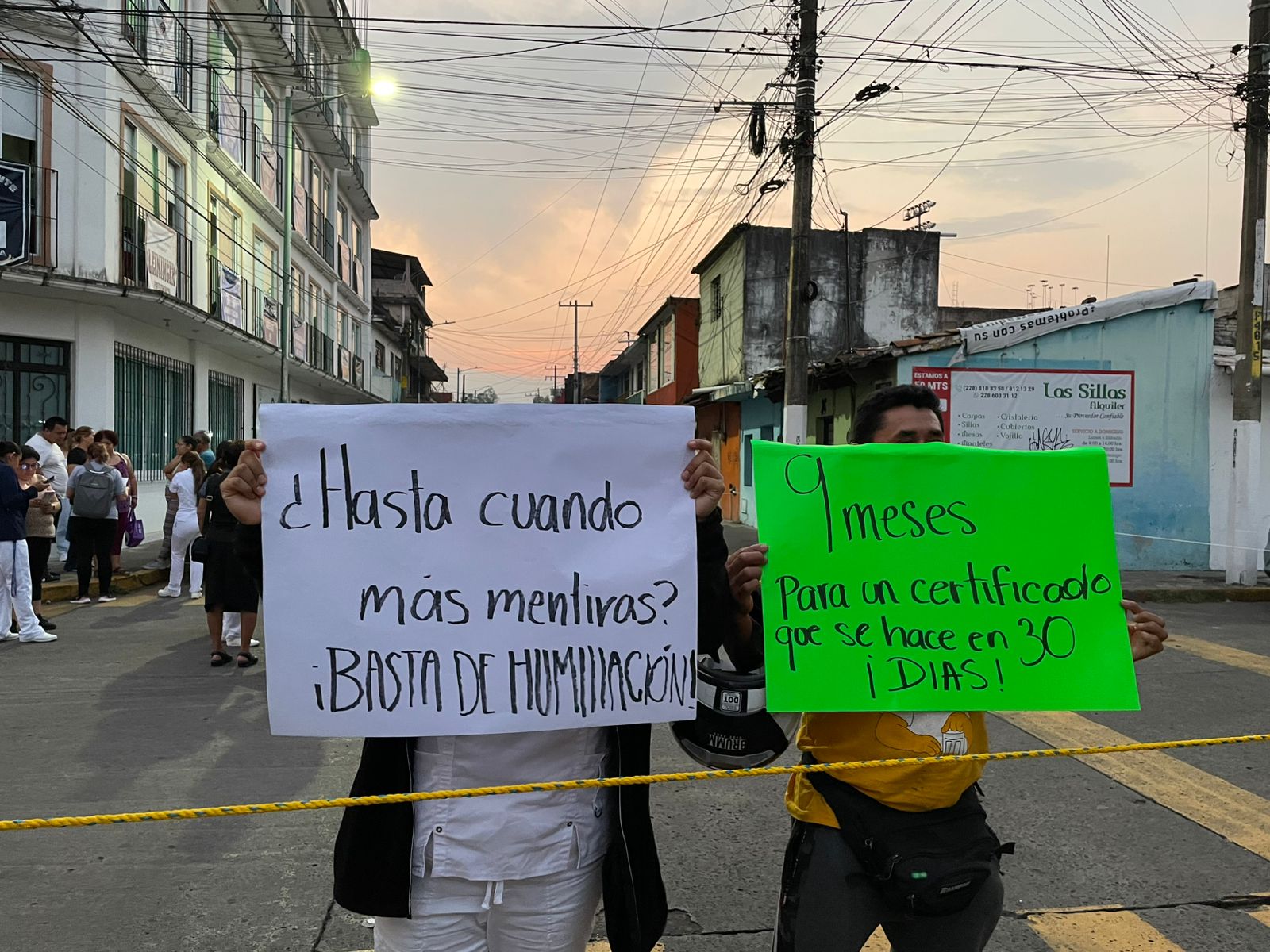 Ex estudiantes de enfermería y obstetricia de la escuela Leininger exigen entrega de certificados de estudios