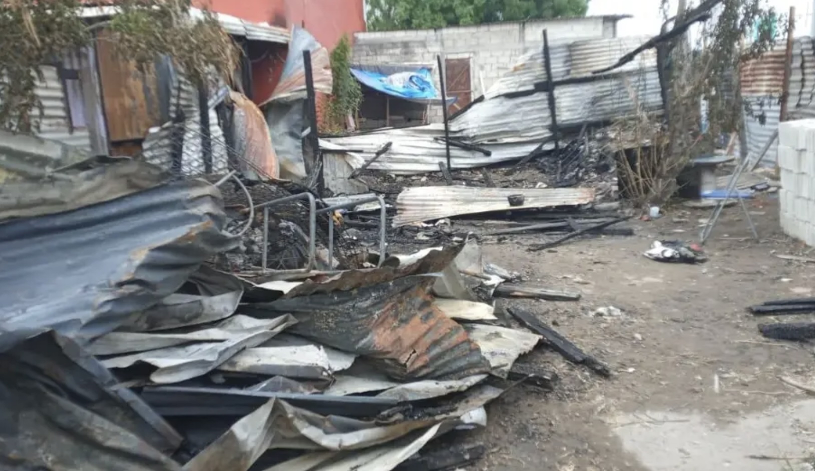 Familia pierde todo en incendio en la colonia El Fénix de Veracruz