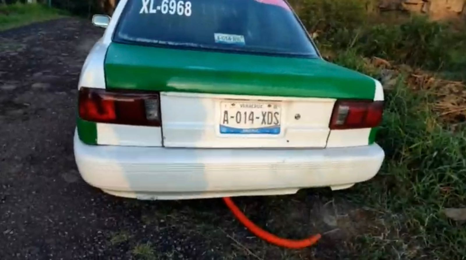 Localizan sin vida a taxista dentro de su unidad en Los Tabachines de Emiliano Zapata