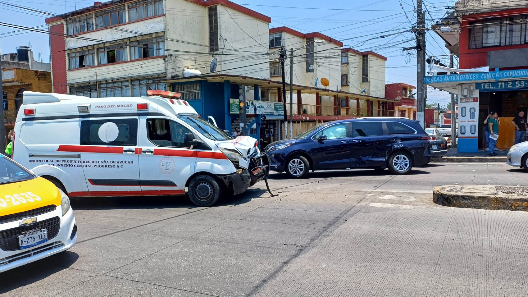 Ambulancia de Paso del Macho choca con auto particular en Córdoba