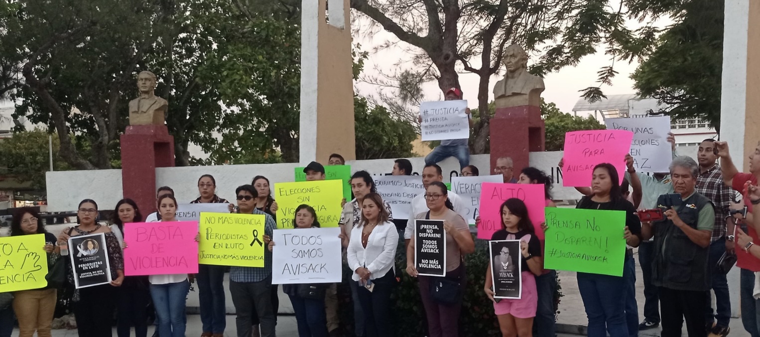 Periodistas exigen justicia por asesinato de Avisack Douglas en protestas en Coatzacoalcos y Acayucan