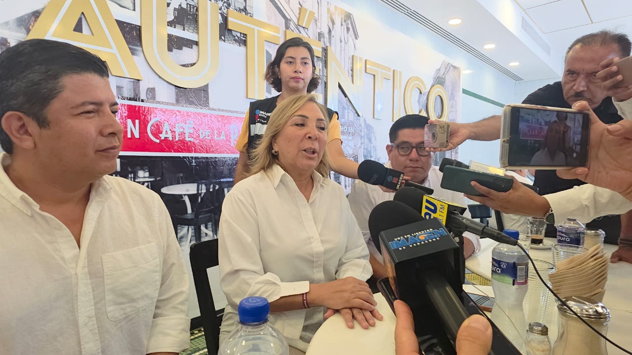 Declina petista a candidatura a la alcaldía de Boca del Río; se suma a la campaña de Bertha Ahued