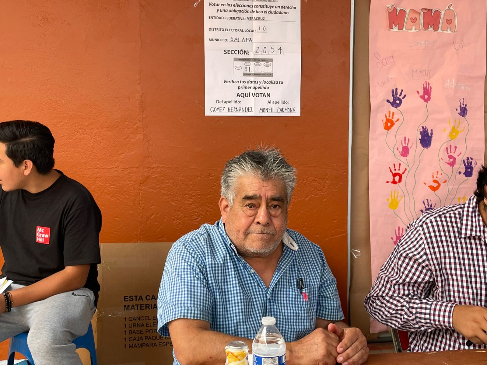 Escrutador de casilla exhorta a votantes a «Que siga la cuarta transformación»