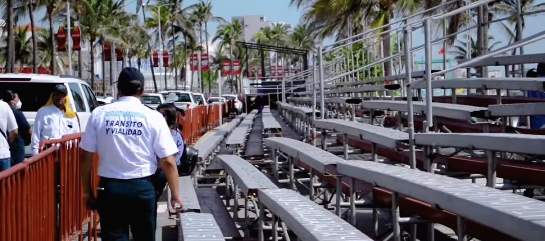 Hay operativo vial en el bulevar Ávila Camacho por la instalación de gradas para el Carnaval de Veracruz