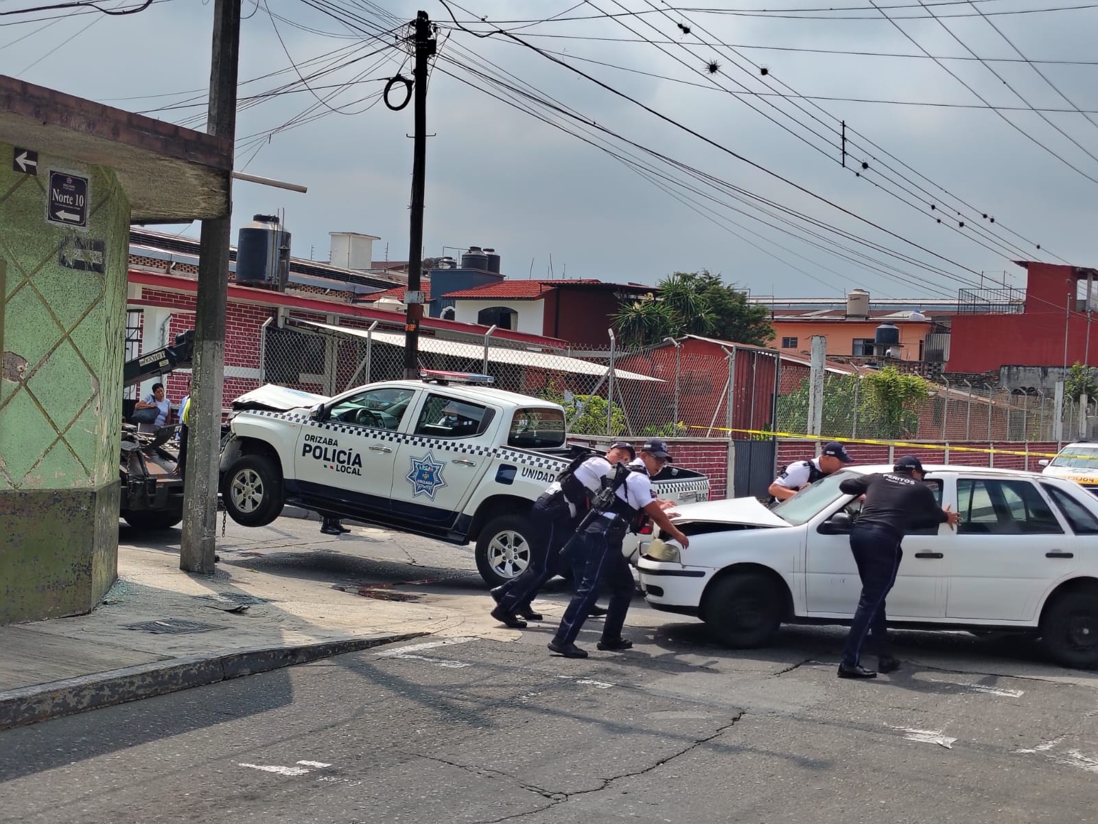 Patrulla de la Policía Municipal de Orizaba choca contra particular