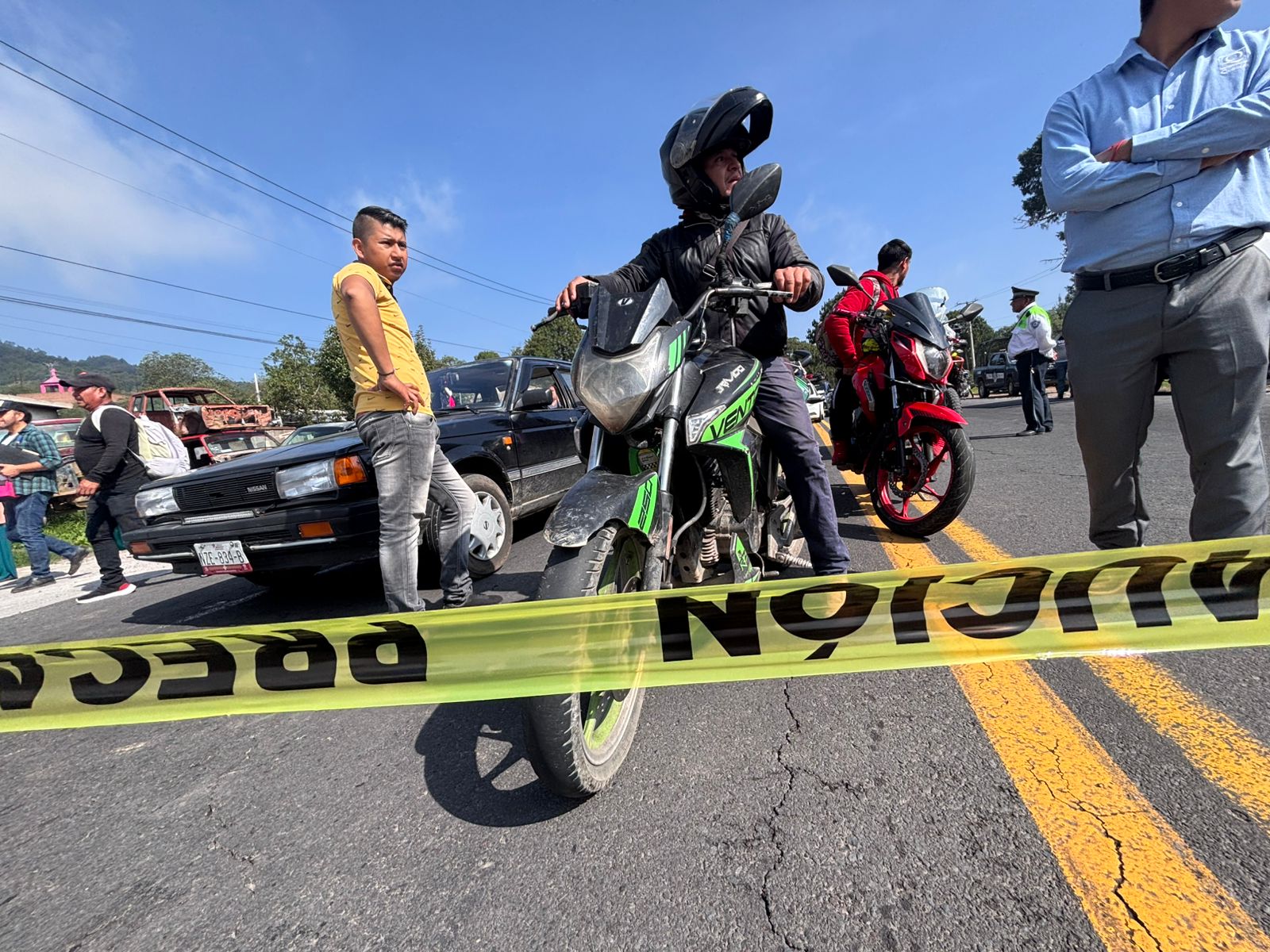 Con bloqueo de la carretera Xalapa-Perote, familiares exigen regreso con vida de José Francisco López